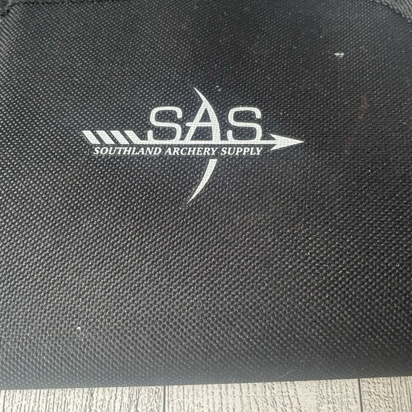 SAS Archery Side Tube Quiver No-Spill Arrow Quiver with Belt Clip - Picture 3 of 9